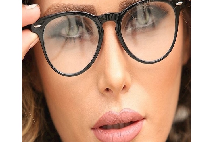 Choose attractive eyeglasses1